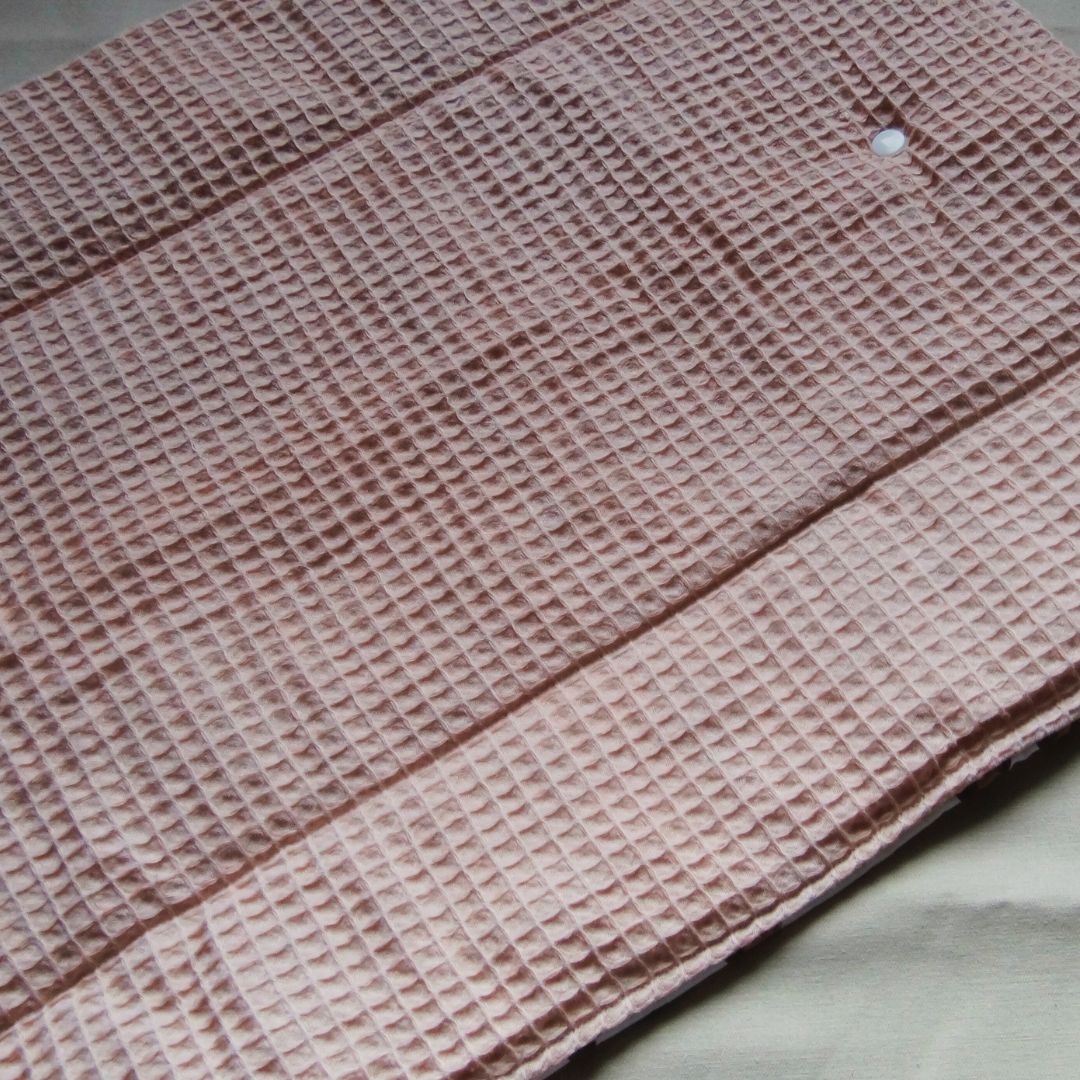 Matelas à langer nomade – Motif Léopard & Nid d’abeille beige