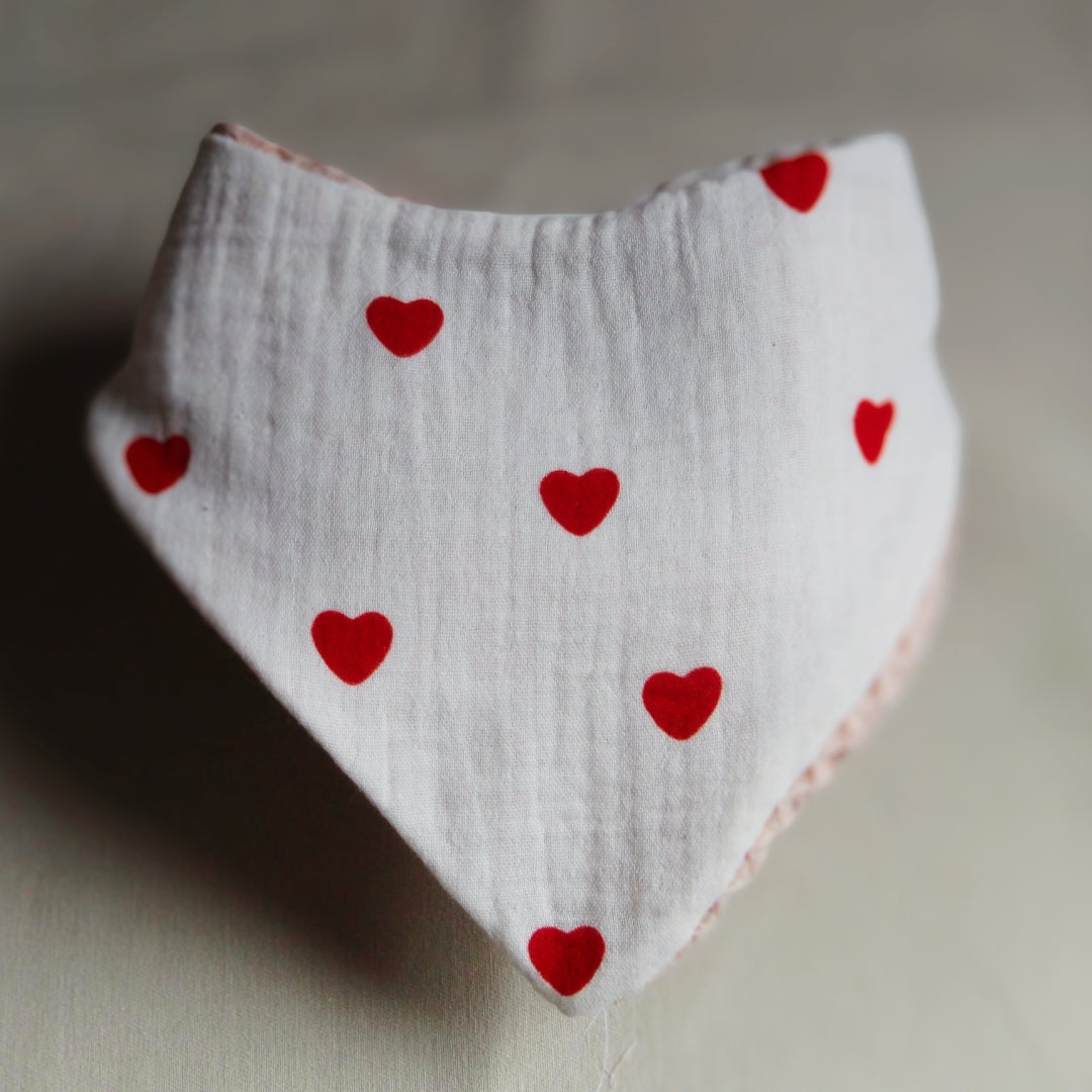 Bavoir bandana "Cœurs câlins" - Collection Lazare