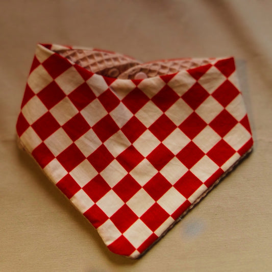 Bavoir bandana damiers fait main en bretagne