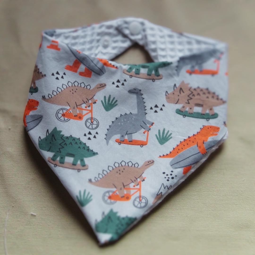 Bavoir bandana "Dinos skate" - Collection Achille