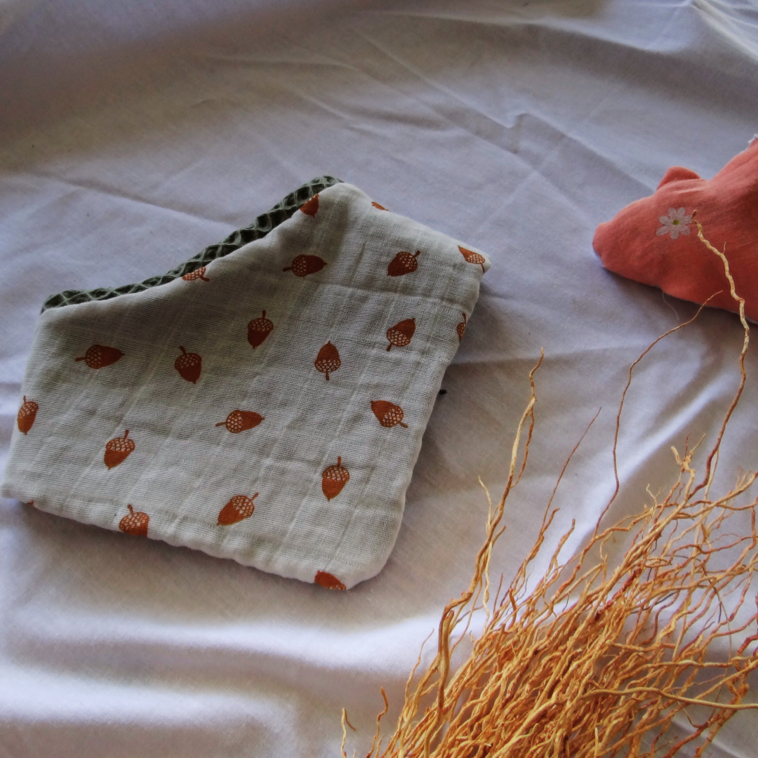 Bavoir bandana "Ti-nuts" -  Collection Arlo - Fait main en Bretagne