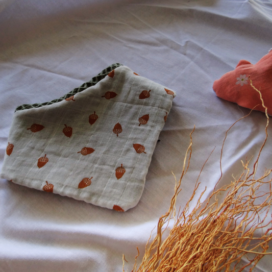 Bavoir bandana "Ti-nuts" -  Collection Arlo - Fait main en Bretagne