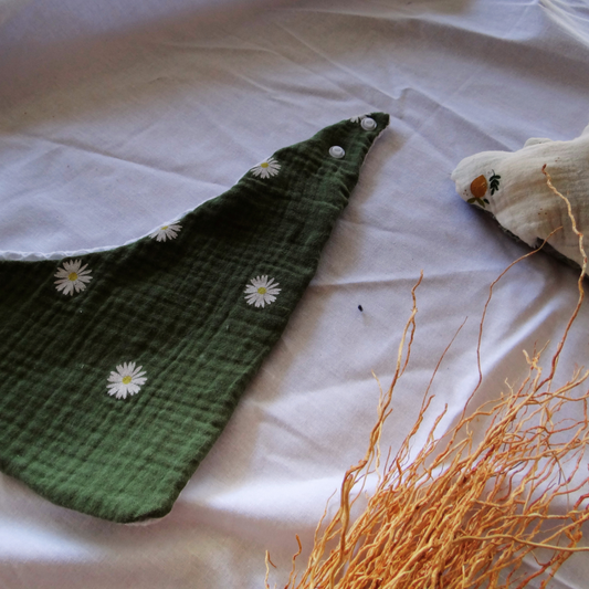 Bavoir bandana "Sous les fleurs" -  Collection Arlo