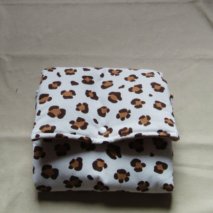 Matelas à langer nomade – Motif Léopard & Nid d’abeille beige