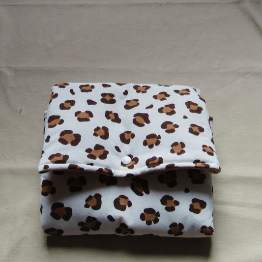 Matelas à langer nomade – Motif Léopard & Nid d’abeille beige