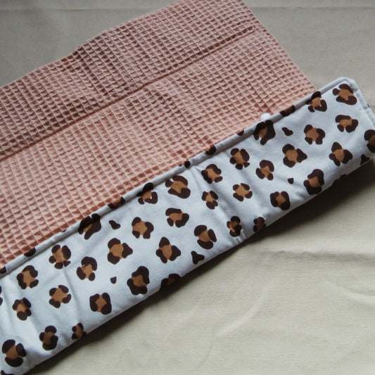 Matelas à langer nomade – Motif Léopard & Nid d’abeille beige